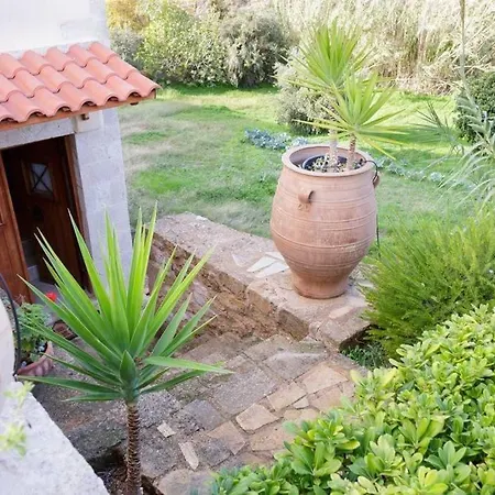 Будинок відпочинку Luxurious Stone Cave With Pool And Sea View